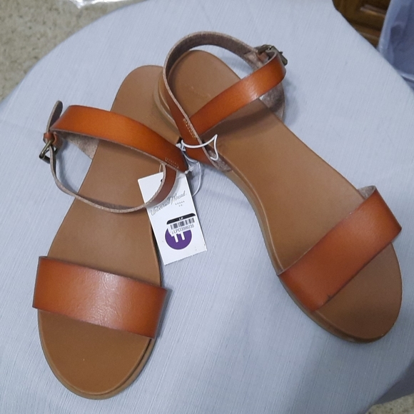 Shoes - SANDALS